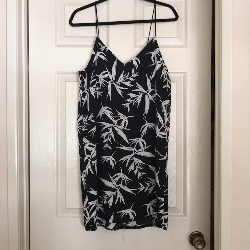 Black and white tropical print shift dress.